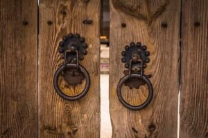 Puertas, Armarios y Suelos: Vestir las casas con madera
