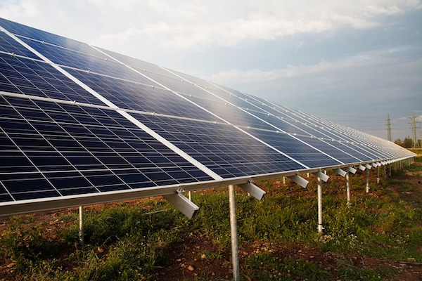 Soluciones Energéticas Sostenibles: El auge de las placas solares y el autoconsumo eléctrico en España