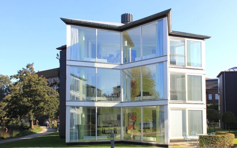 Explorando el uso del cristal en la construcción de una vivienda unifamiliar