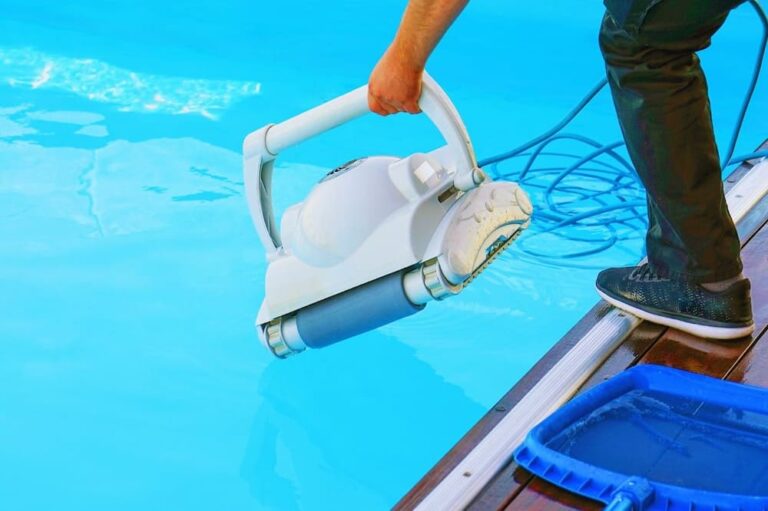 Cómo mantener la piscina impecable durante la temporada