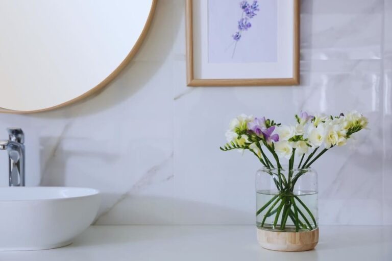 El mármol como elemento clave en la decoración de interiores modernos