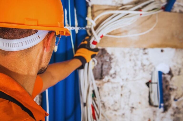 Cómo evitar riesgos eléctricos con un perfil profesional concreto