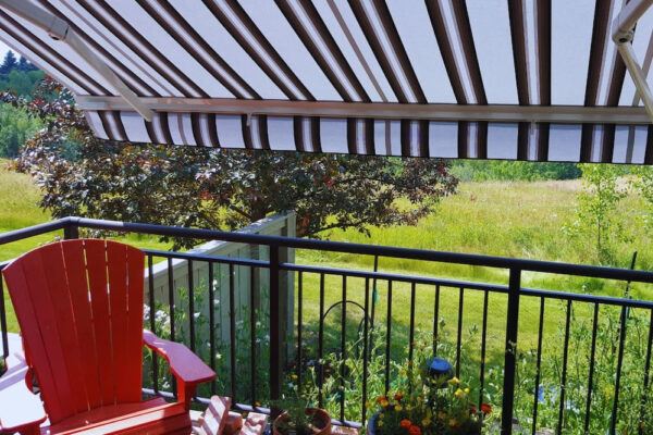 ¿Cuándo instalar o renovar un toldo en casa?