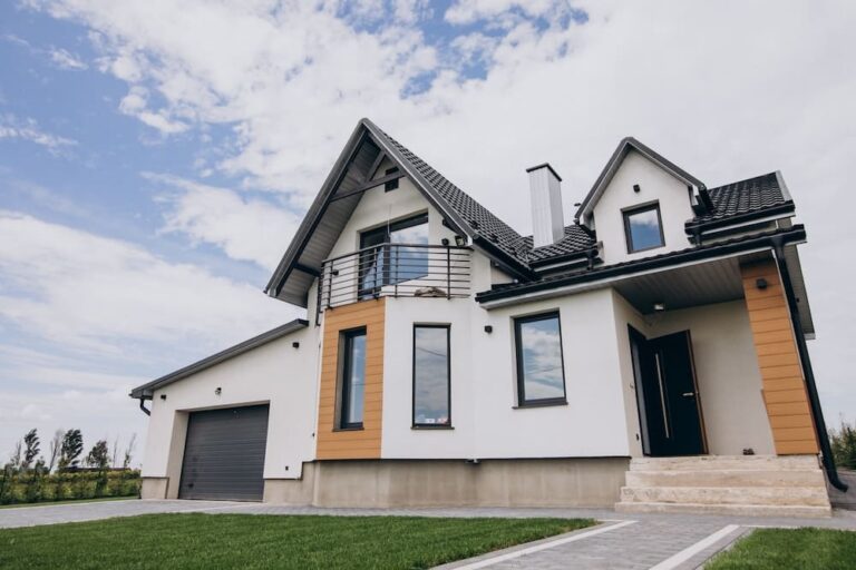 Los chalets modernos combinan confort elegancia y eficiencia en su construcción