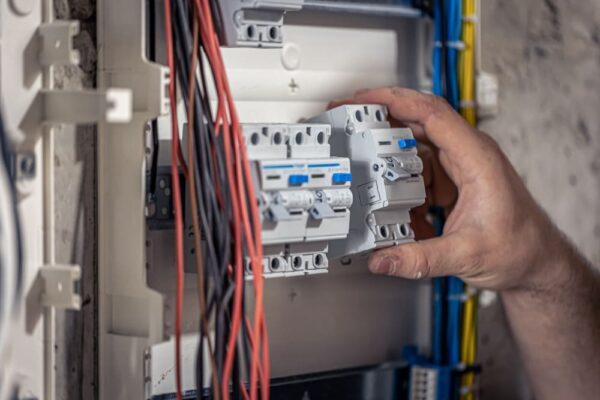 Realizar una instalación eléctrica correcta garantiza seguridad y funcionamiento continuo
