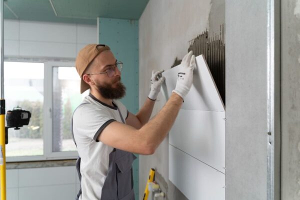Transformar una vivienda antigua en un espacio funcional requiere planificación integral