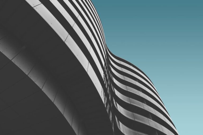 La arquitectura contemporánea prioriza funcionalidad sostenibilidad y participación social